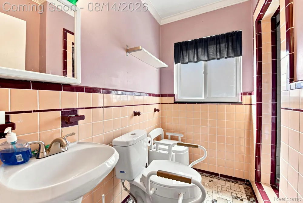 475 Belanger Street Grosse Pointe Farms City, MI 48236