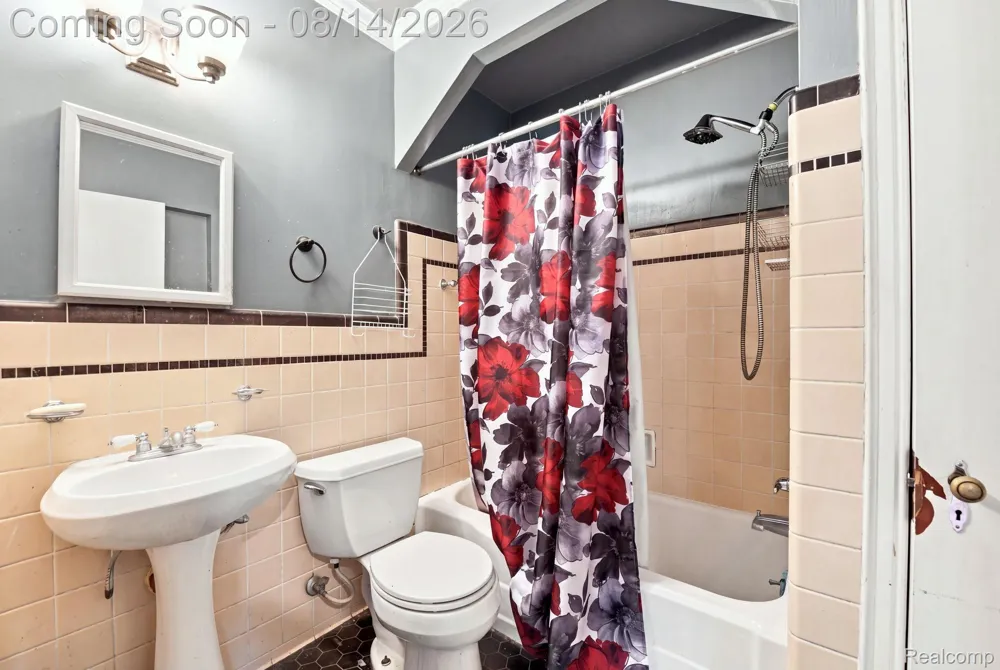 475 Belanger Street Grosse Pointe Farms City, MI 48236