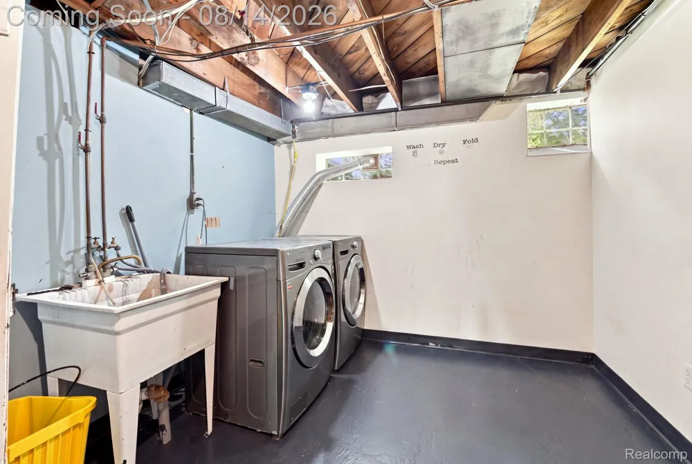 475 Belanger Street Grosse Pointe Farms City, MI 48236