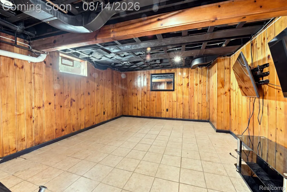 475 Belanger Street Grosse Pointe Farms City, MI 48236