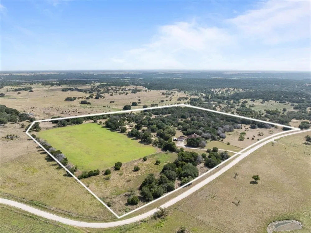 392 Bear Branch Road Purmela, TX 76566
