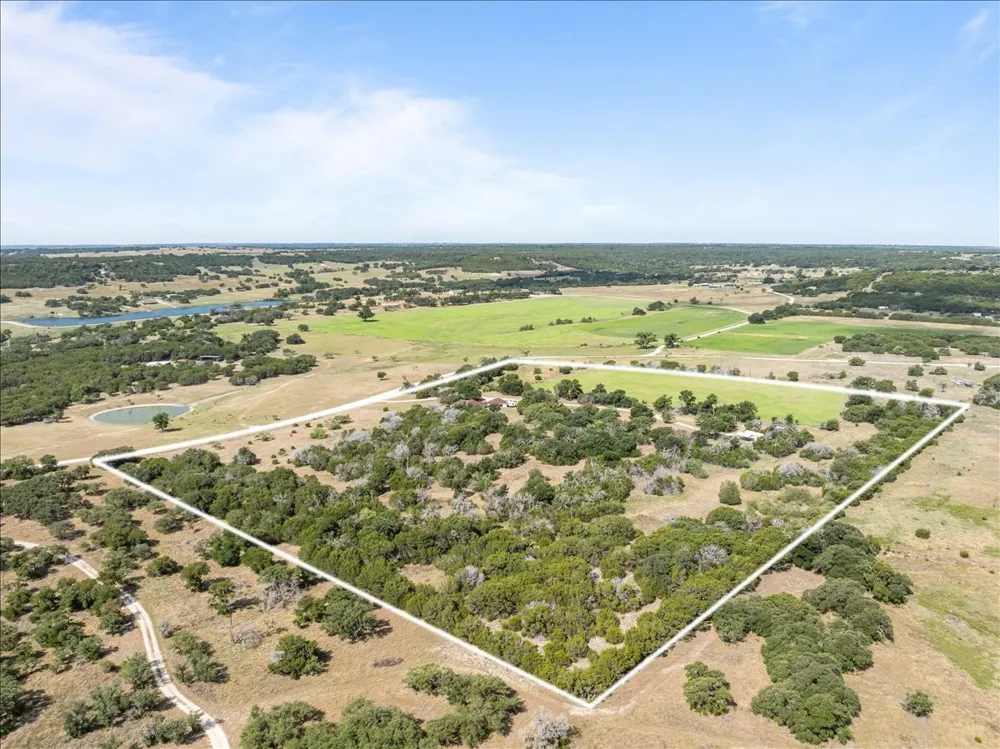 392 Bear Branch Road Purmela, TX 76566
