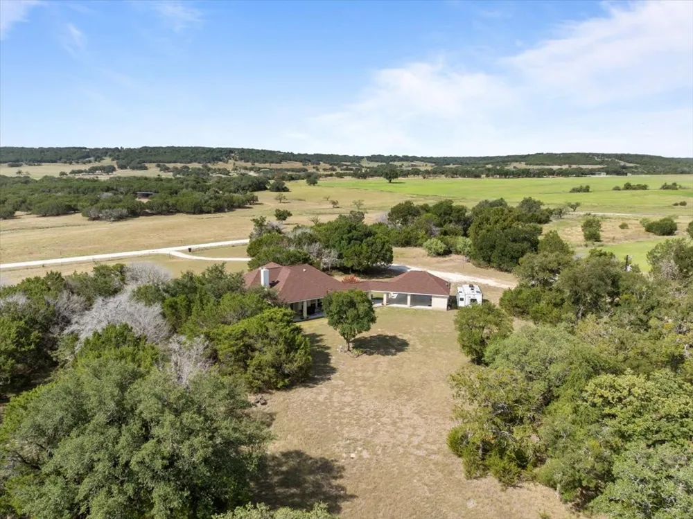 392 Bear Branch Road Purmela, TX 76566