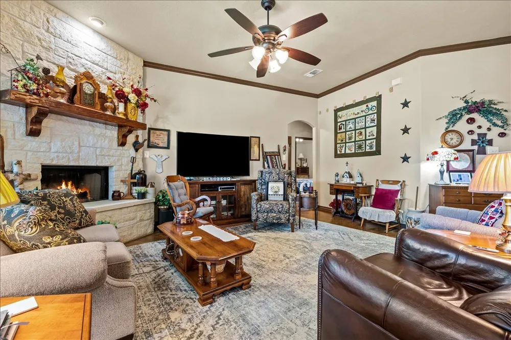 392 Bear Branch Road Purmela, TX 76566