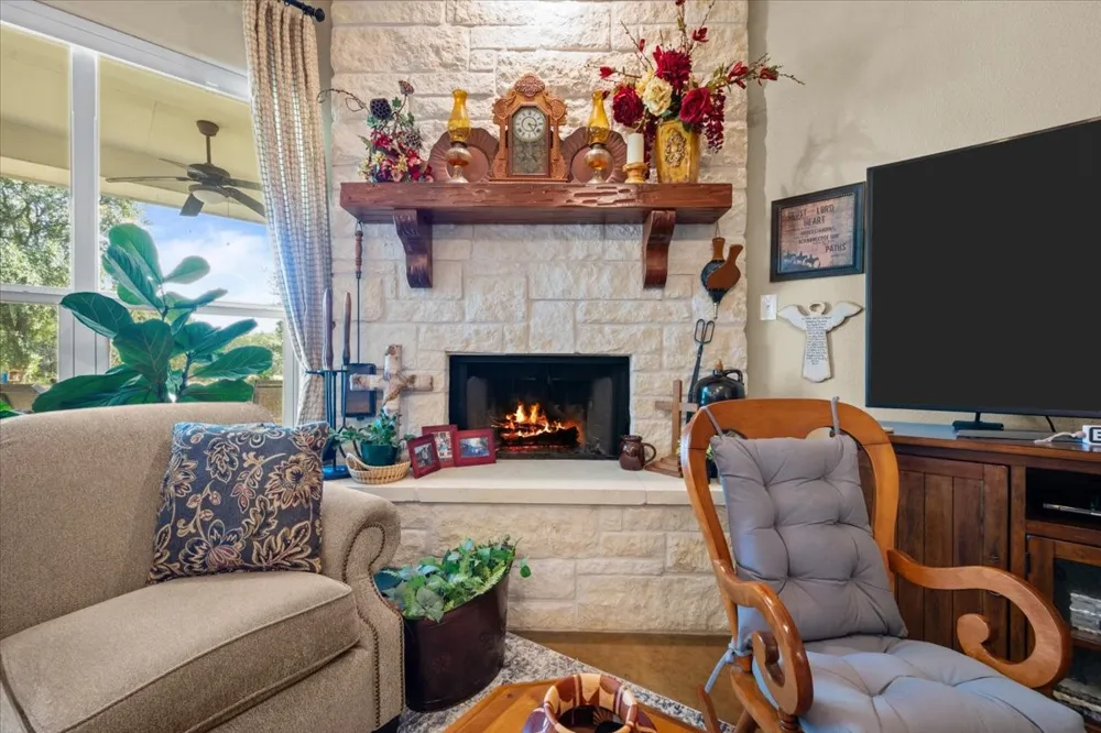 392 Bear Branch Road Purmela, TX 76566
