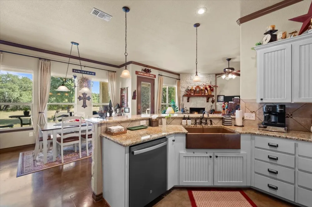392 Bear Branch Road Purmela, TX 76566