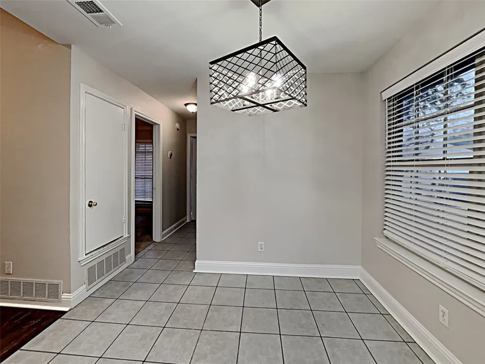 551 Rand Drive Burleson, TX 76028