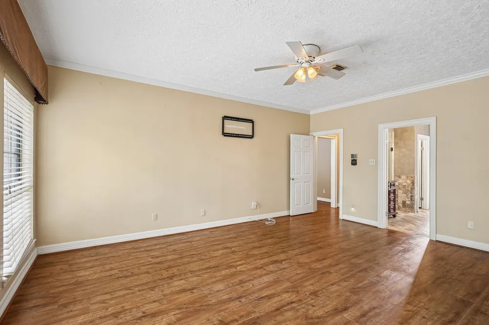 907 Remington Court Friendswood, TX 77546