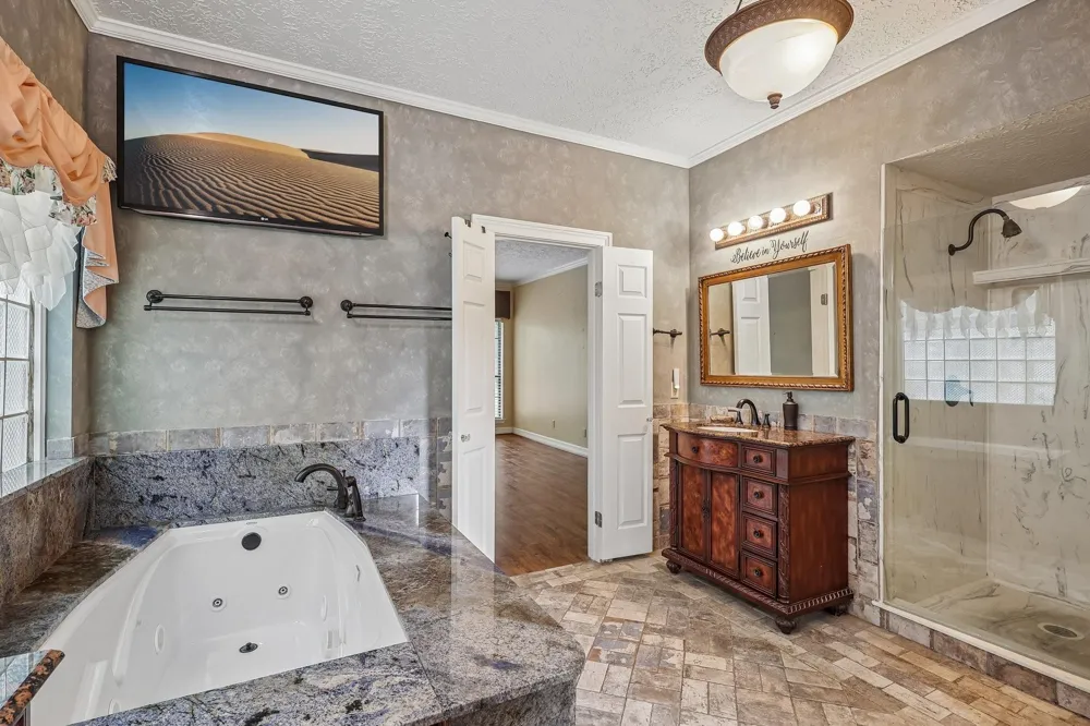 907 Remington Court Friendswood, TX 77546