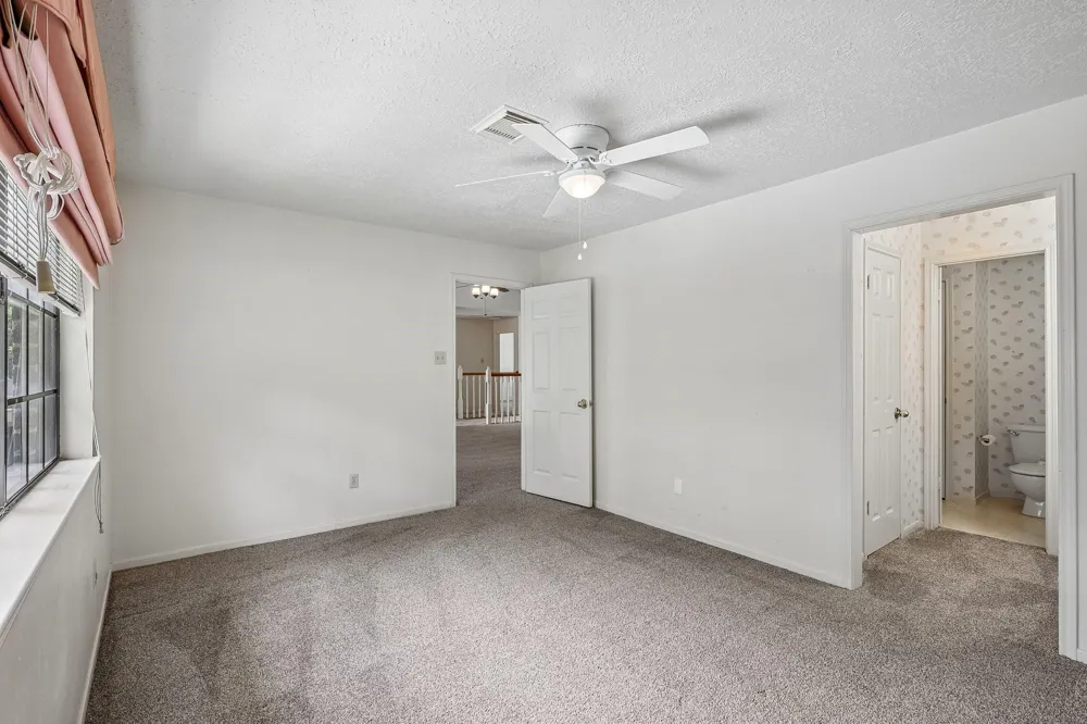 907 Remington Court Friendswood, TX 77546