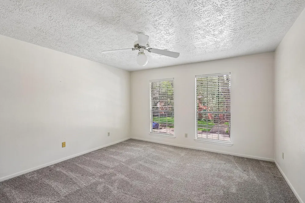 907 Remington Court Friendswood, TX 77546