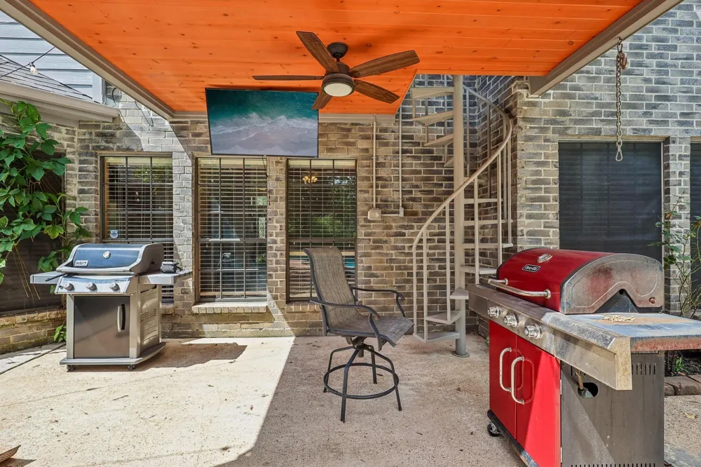 907 Remington Court Friendswood, TX 77546
