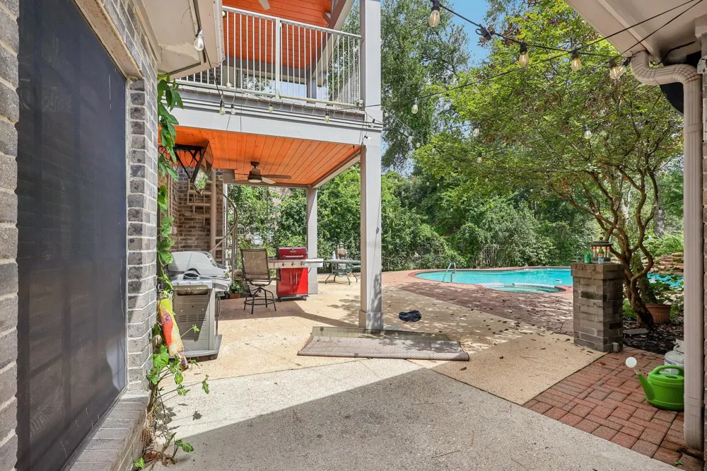 907 Remington Court Friendswood, TX 77546