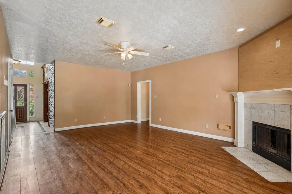 907 Remington Court Friendswood, TX 77546