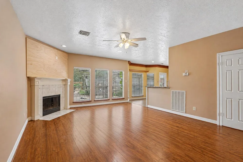 907 Remington Court Friendswood, TX 77546