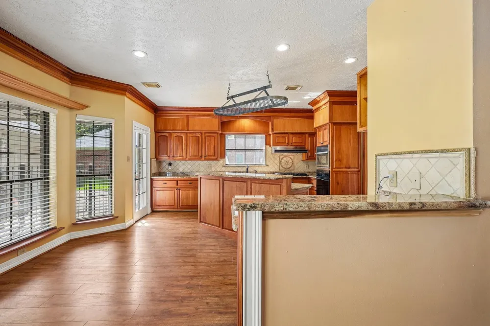 907 Remington Court Friendswood, TX 77546