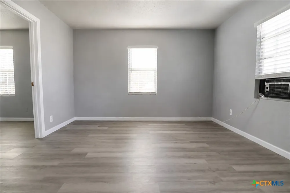 122 W Avenue A Killeen, TX 76541