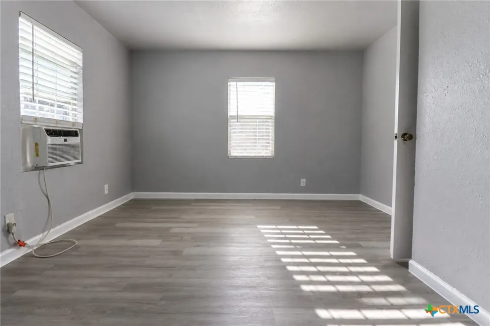 122 W Avenue A Killeen, TX 76541
