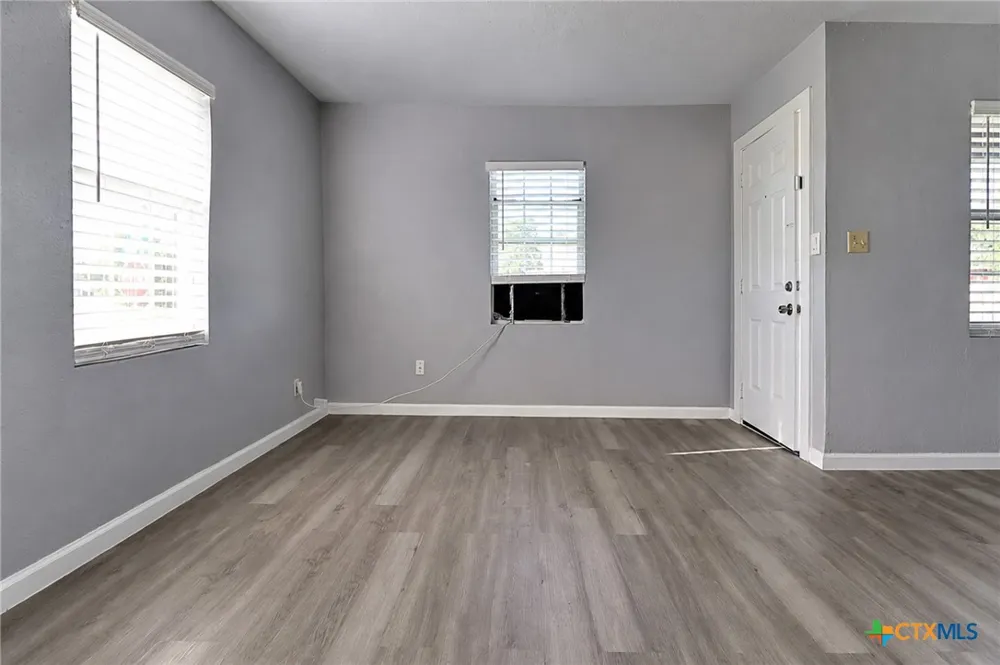 122 W Avenue A Killeen, TX 76541