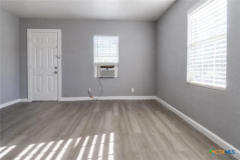 122 W Avenue A Killeen, TX 76541