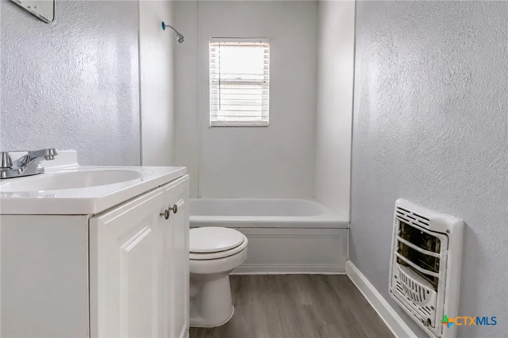 122 W Avenue A Killeen, TX 76541