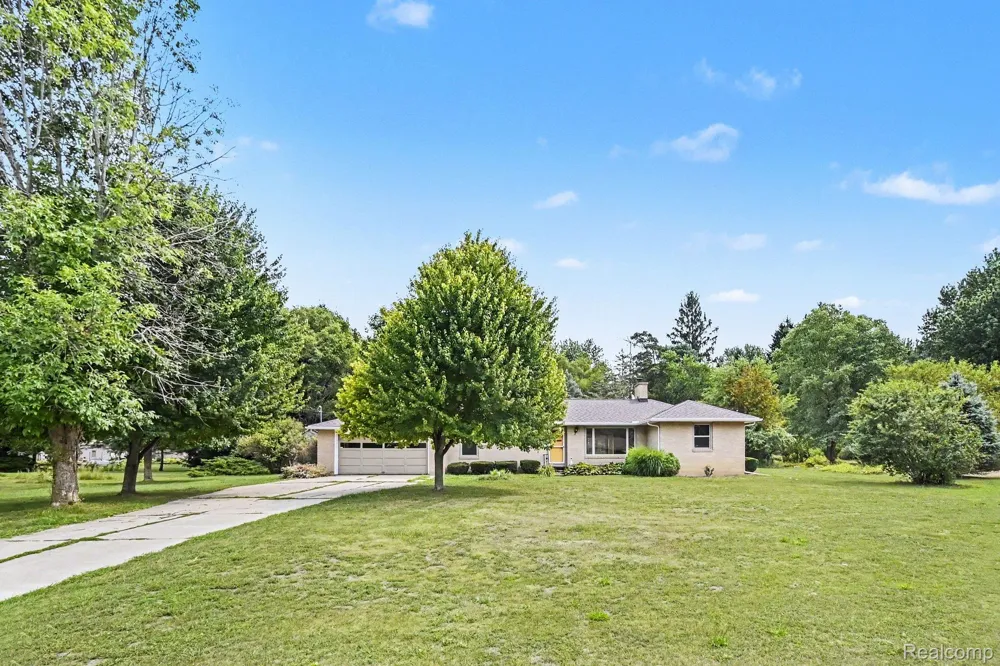 1157 Kra Nur Drive Burton City, MI 48509