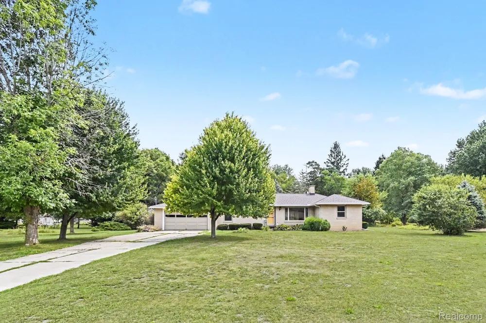 1157 Kra Nur Drive Burton City, MI 48509