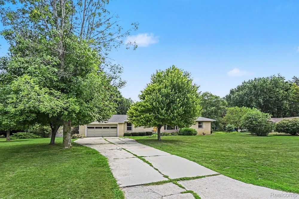 1157 Kra Nur Drive Burton City, MI 48509