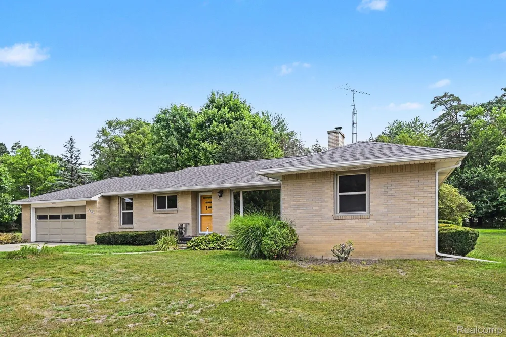 1157 Kra Nur Drive Burton City, MI 48509
