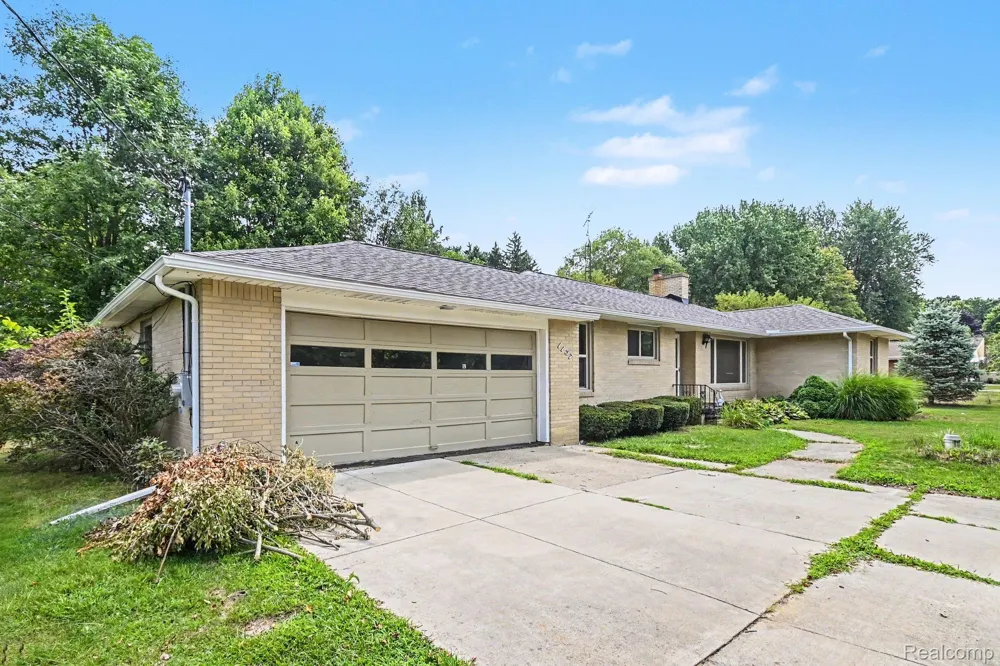 1157 Kra Nur Drive Burton City, MI 48509