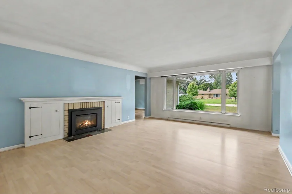 1157 Kra Nur Drive Burton City, MI 48509