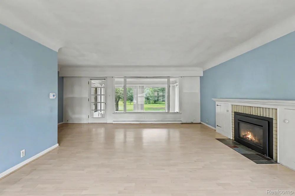 1157 Kra Nur Drive Burton City, MI 48509