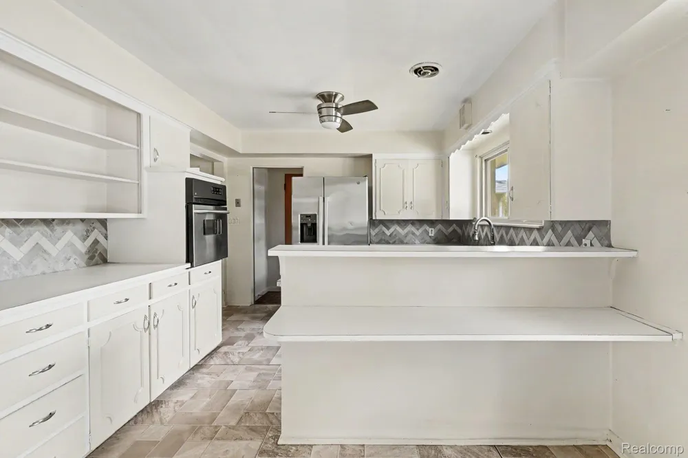 1157 Kra Nur Drive Burton City, MI 48509