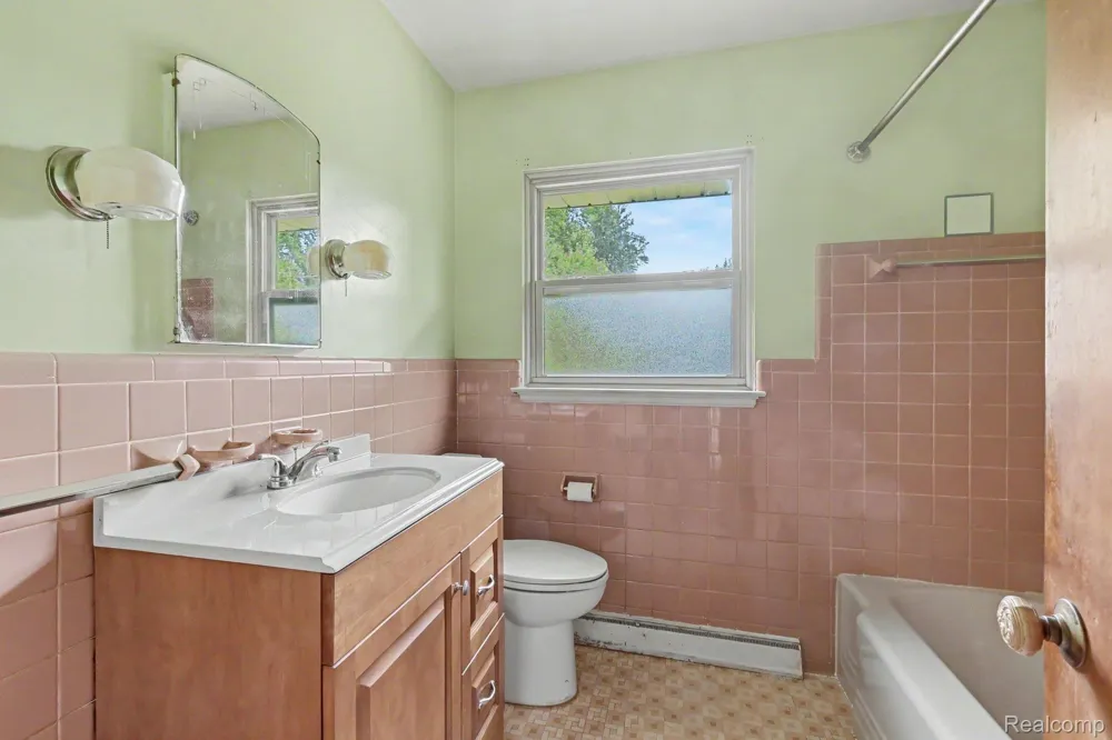 1157 Kra Nur Drive Burton City, MI 48509