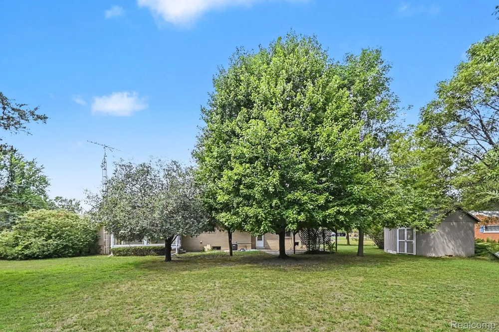 1157 Kra Nur Drive Burton City, MI 48509
