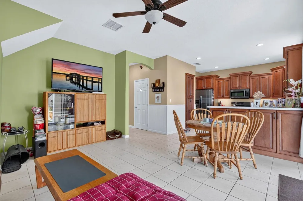 239 W TARRINGTON DRIVE Deland, FL 32724