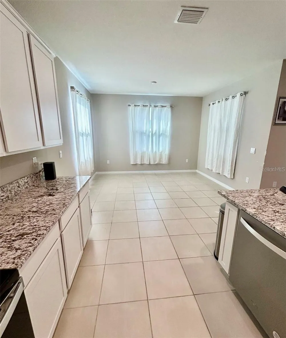 6853 SE 3RD LOOP ocala, FL 34472