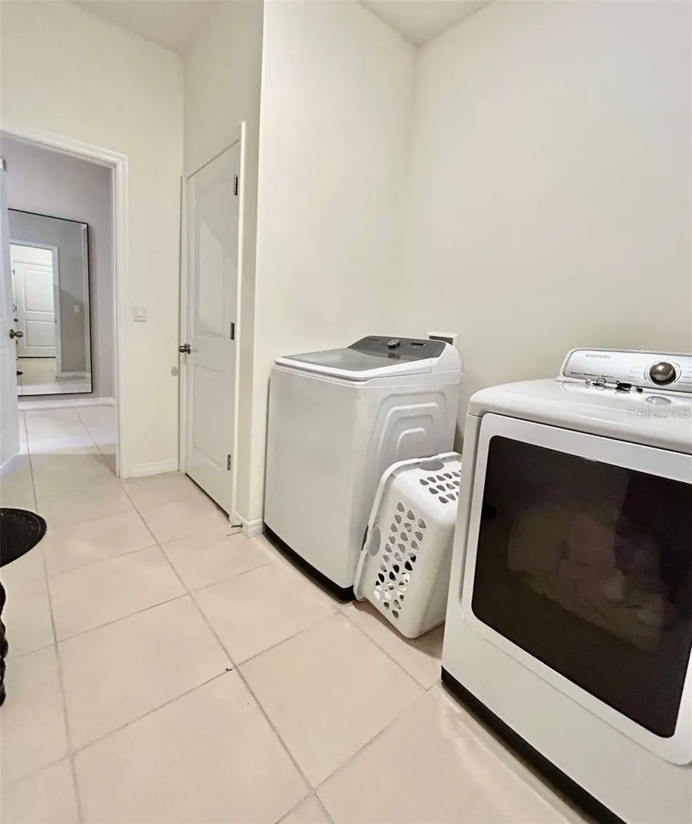 6853 SE 3RD LOOP ocala, FL 34472