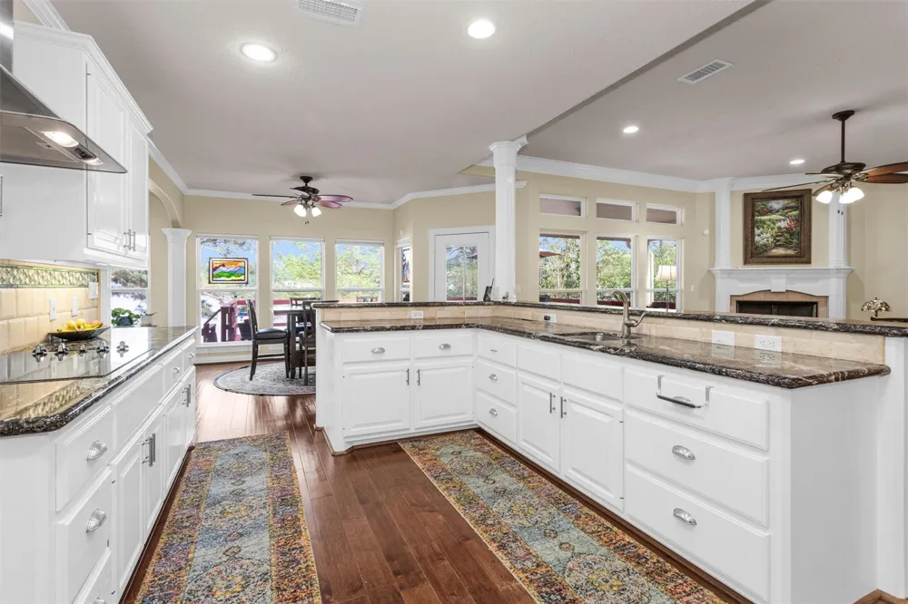 1502 Wimbledon Drive Huntsville, TX 77340