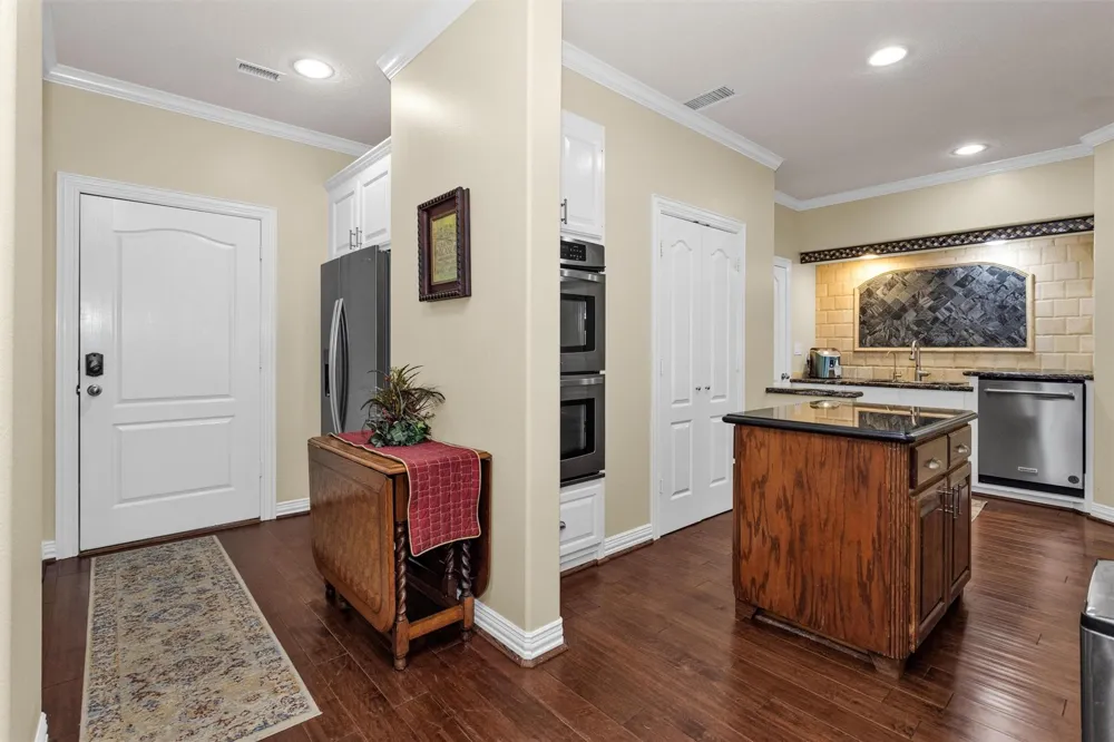 1502 Wimbledon Drive Huntsville, TX 77340