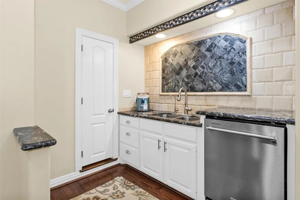1502 Wimbledon Drive Huntsville, TX 77340