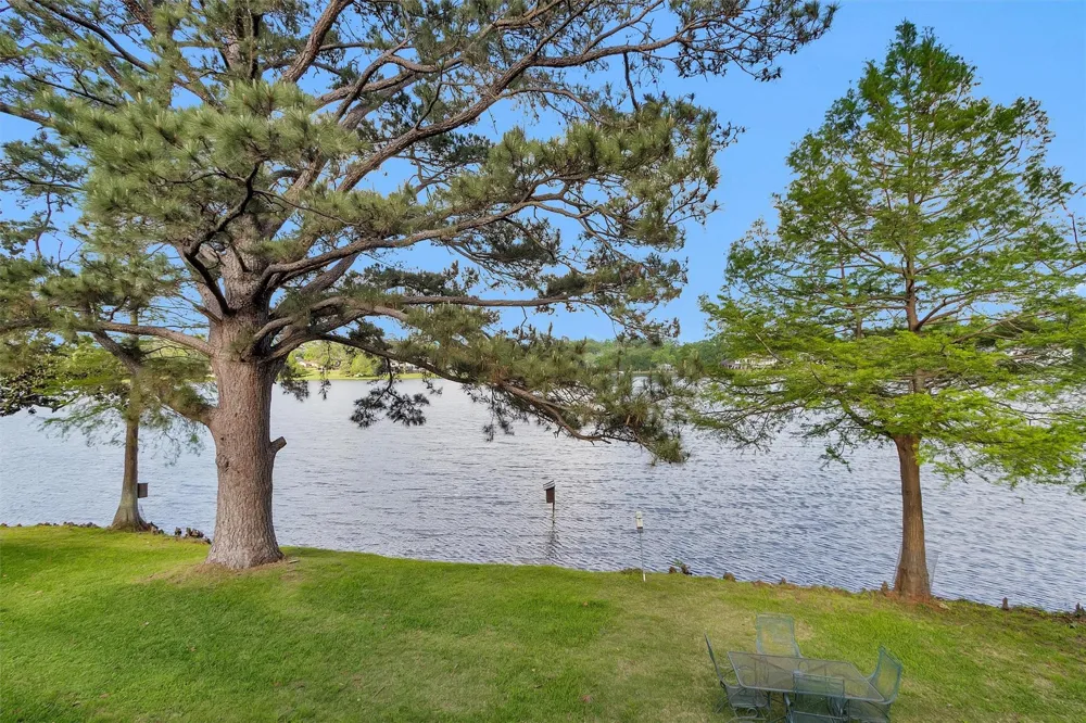 1502 Wimbledon Drive Huntsville, TX 77340