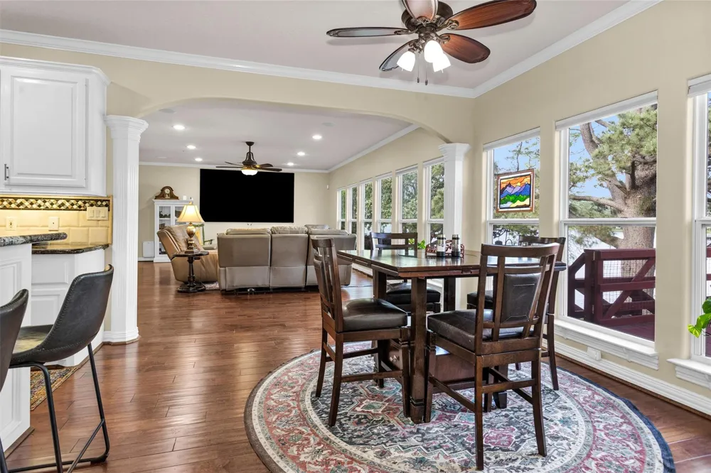 1502 Wimbledon Drive Huntsville, TX 77340
