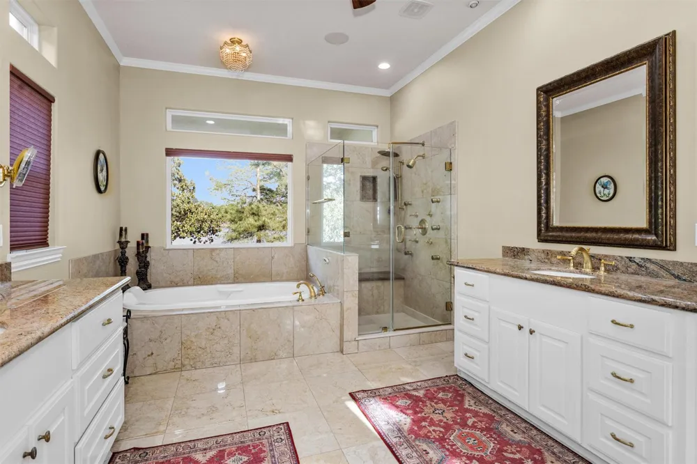 1502 Wimbledon Drive Huntsville, TX 77340