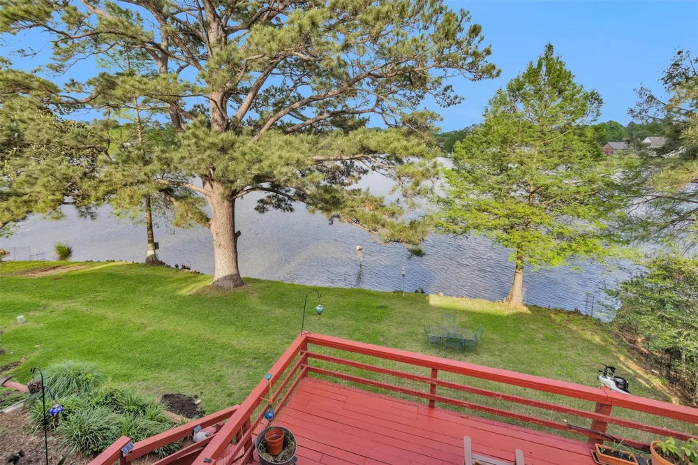 1502 Wimbledon Drive Huntsville, TX 77340