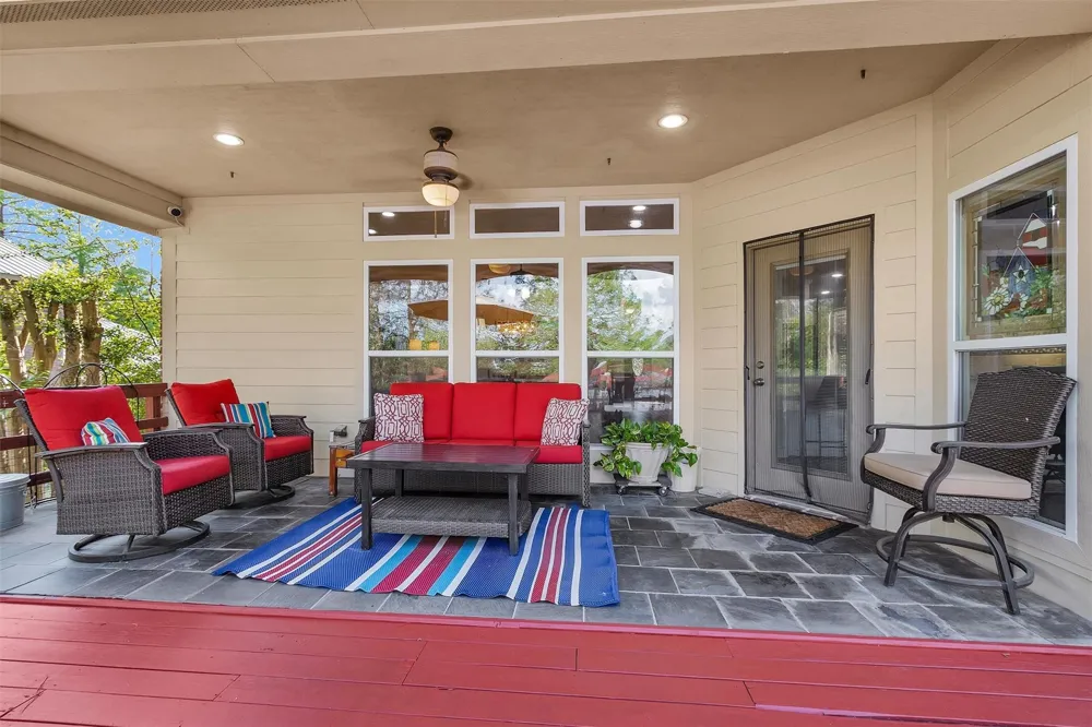1502 Wimbledon Drive Huntsville, TX 77340