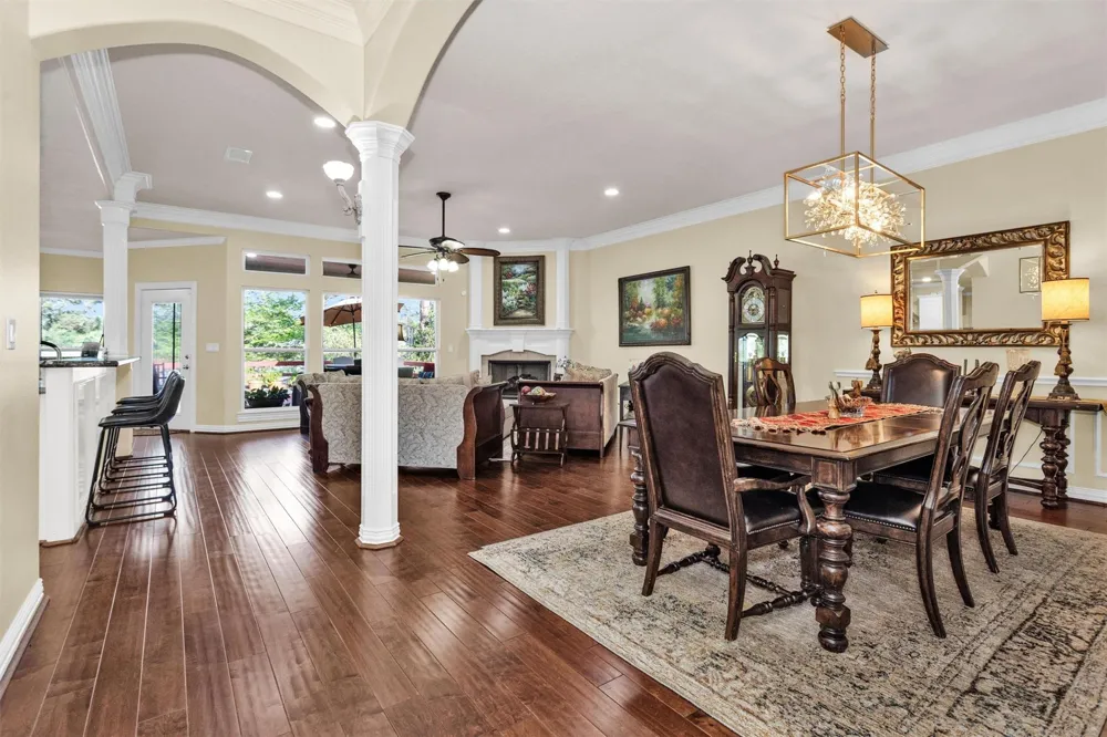 1502 Wimbledon Drive Huntsville, TX 77340