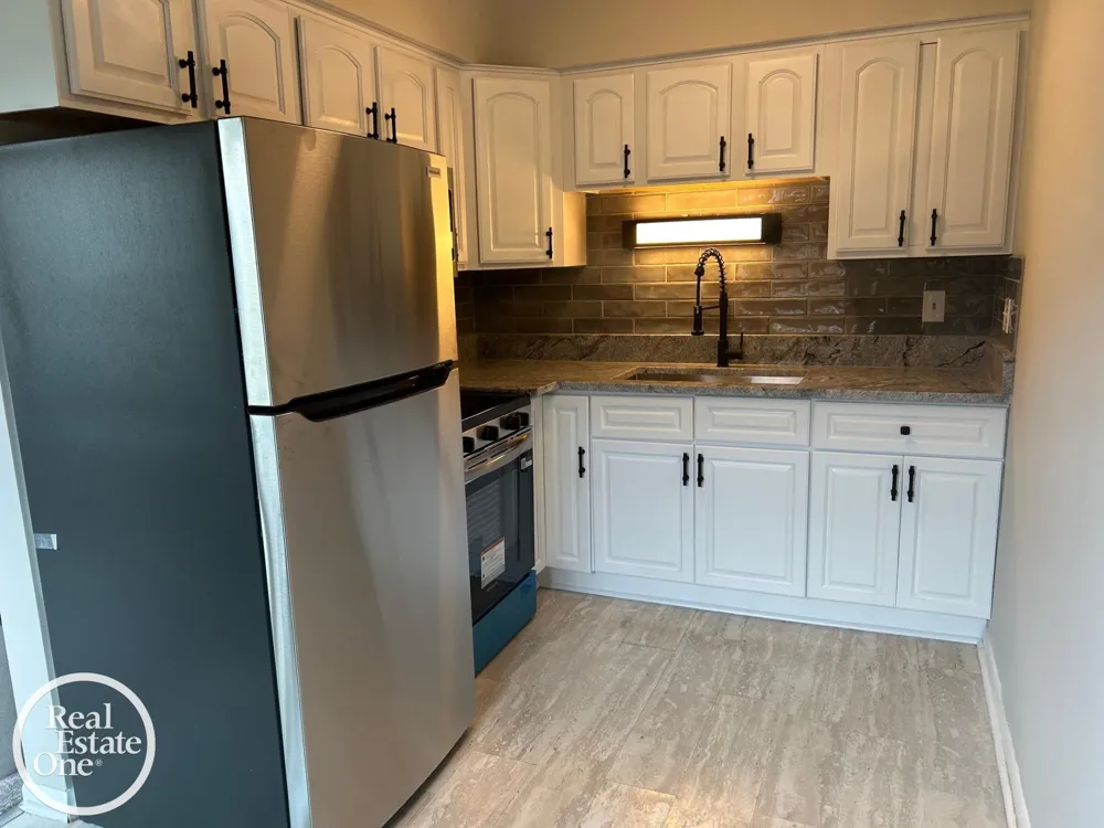 17560 Mack Avenue Grosse Pointe City, MI 48230