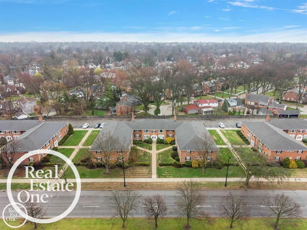 17560 Mack Avenue Grosse Pointe City, MI 48230