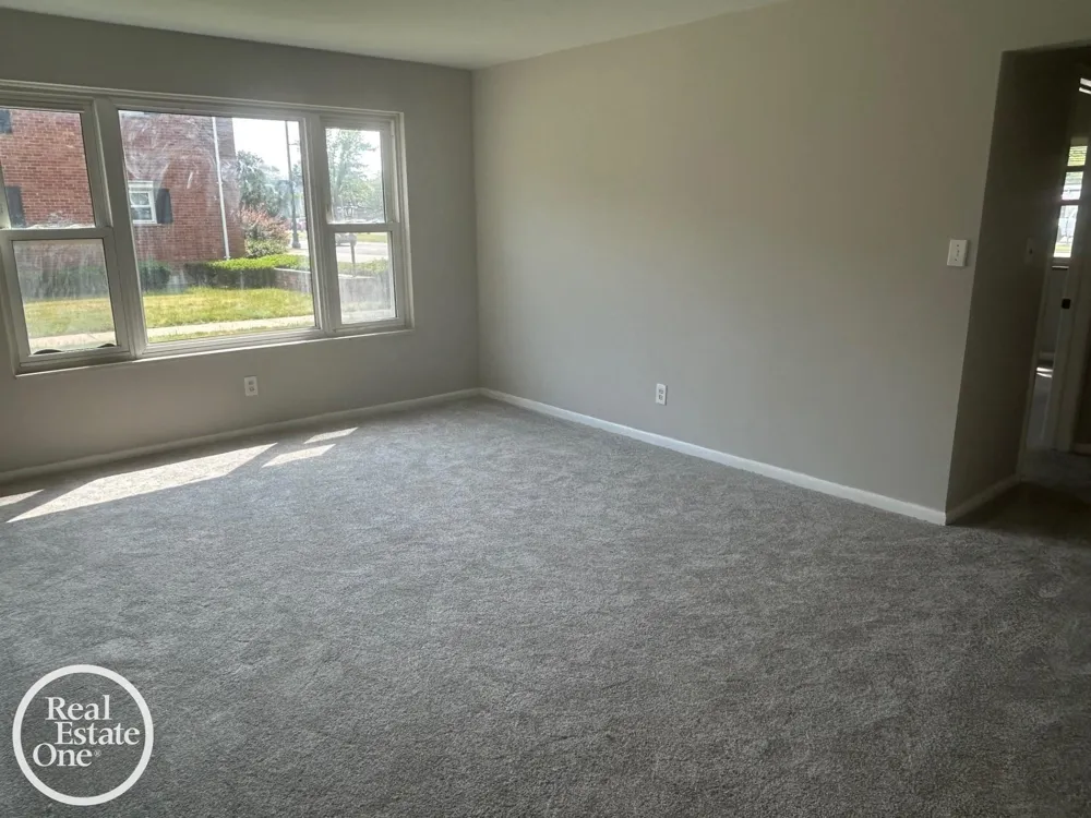 17560 Mack Avenue Grosse Pointe City, MI 48230